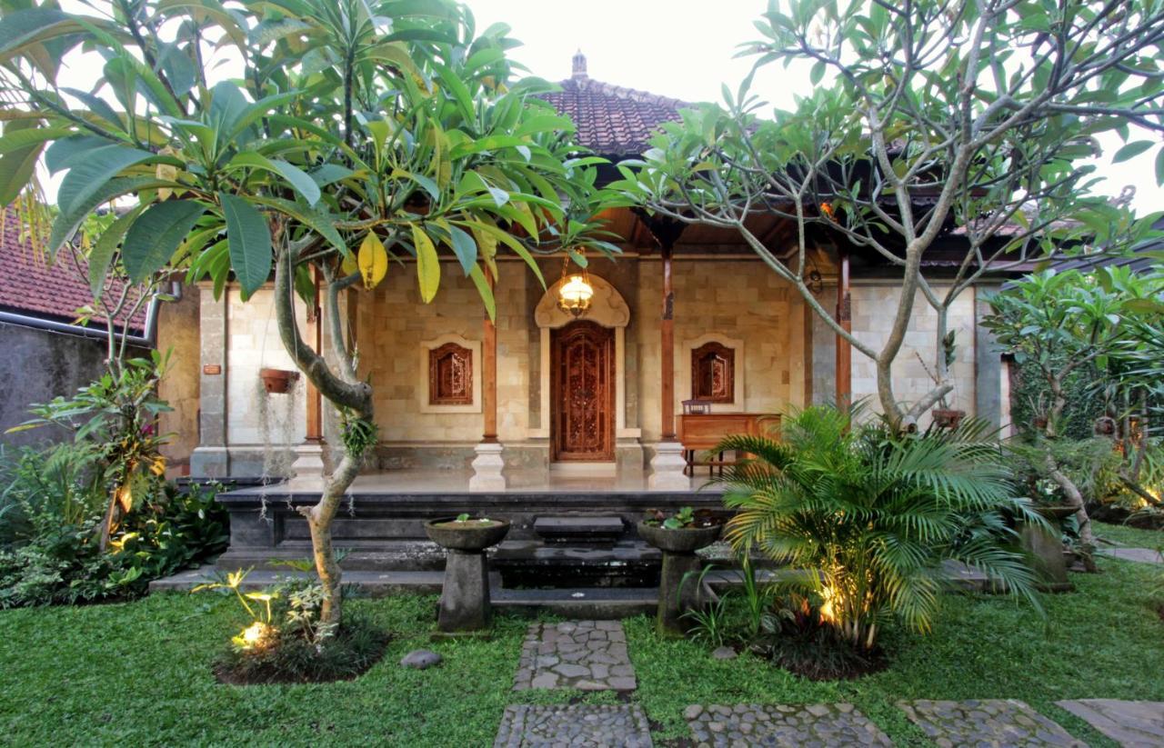 Sari House Ubud - Balinese Style Homestay Eksteriør billede
