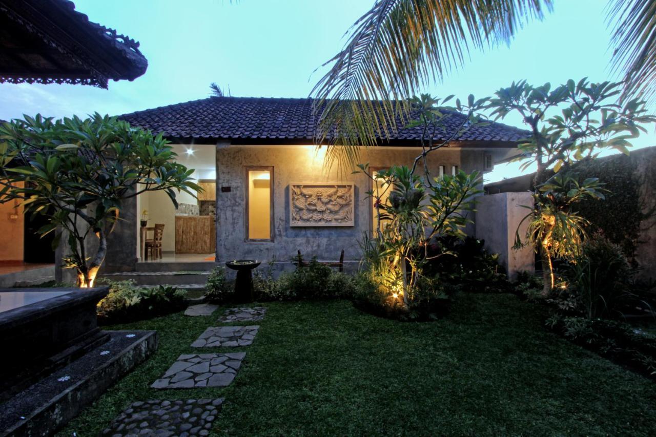 Sari House Ubud - Balinese Style Homestay Eksteriør billede